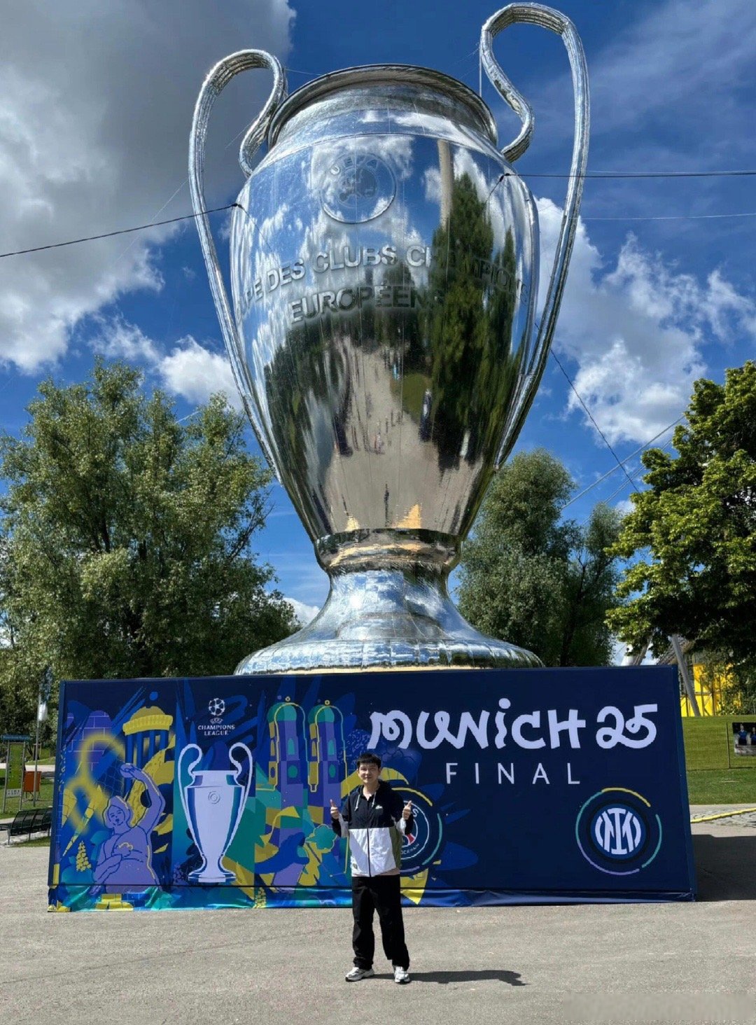 国际比赛日突围战来临，尤文图斯围绕欧联回应争议，赛场秩序良好，临场指挥获称赞的简单介绍