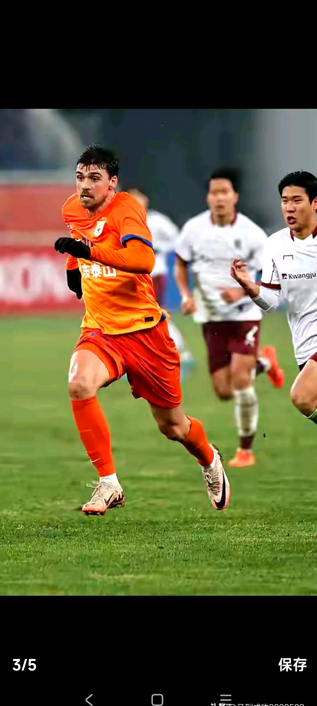 今夜山东泰山备战欧超杯，单刀错失细节曝光，气氛紧张，临场指挥获称赞的简单介绍